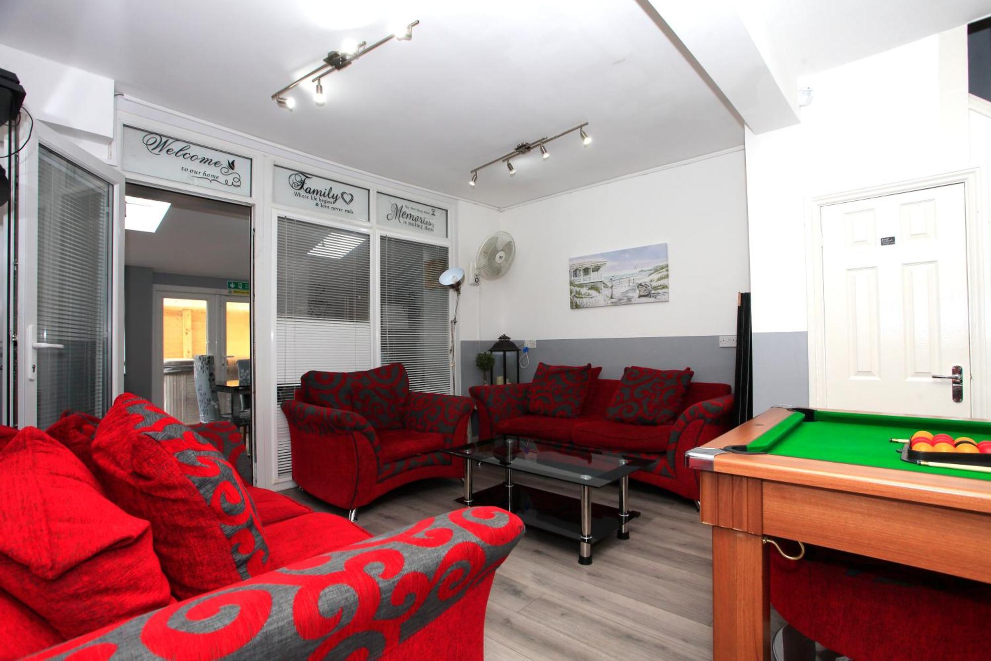 Luxury Hot Tub Entertainment Room Central Park Peterborough Exteriör bild