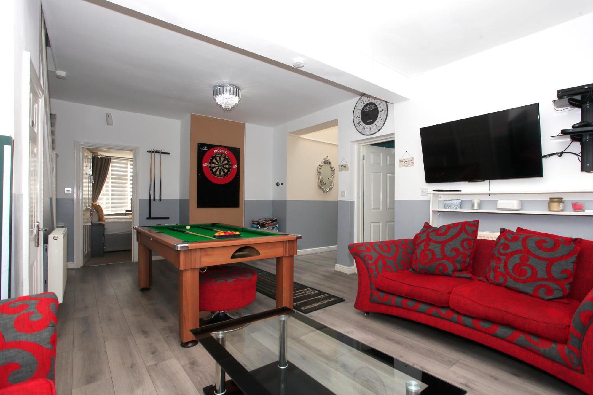 Luxury Hot Tub Entertainment Room Central Park Peterborough Exteriör bild